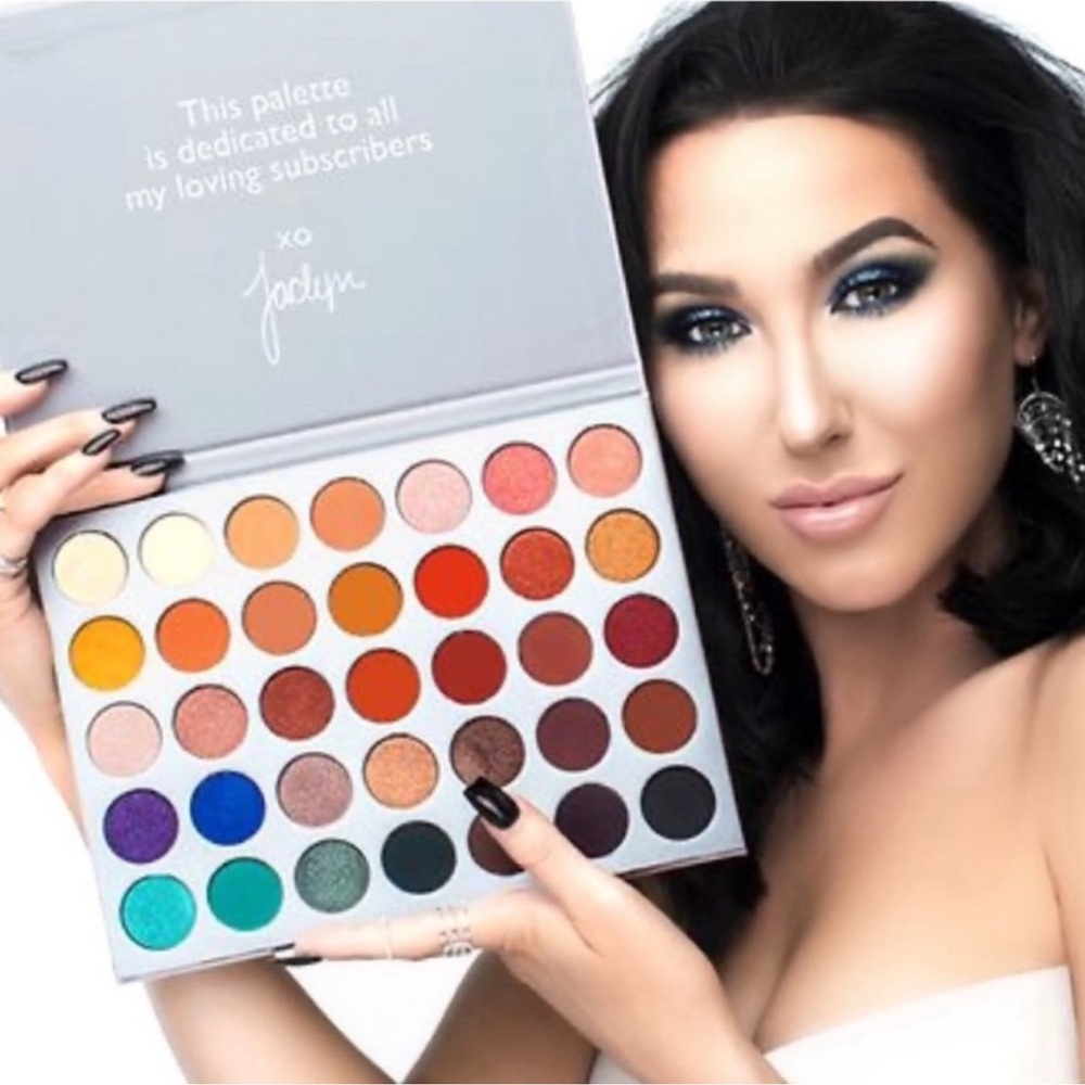 SOLD - The Jaclyn Hill Eyeshadow Palette 35 eyeshadows matte and shimmer pigment